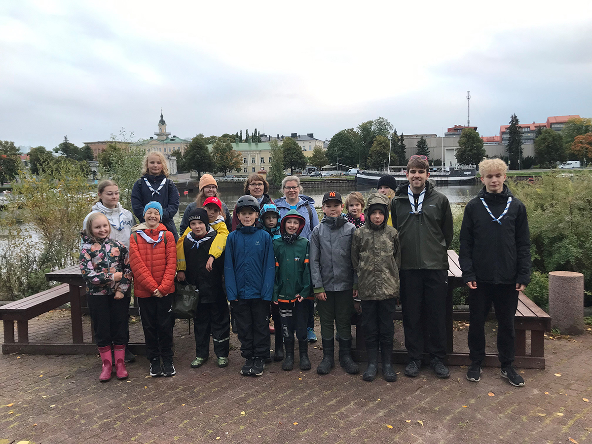 Ryhmäkuva Muokattu Ryhmäkuva osallistujista illan päätteeksi