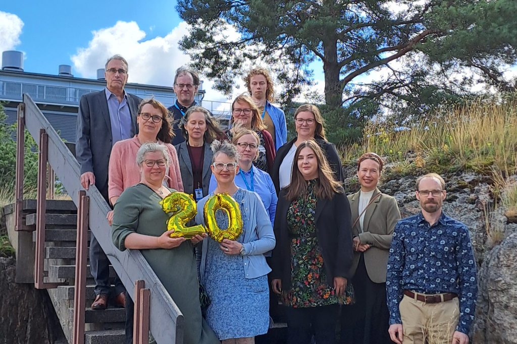 The staff of the WANDER research center poses in front of Merimäki.